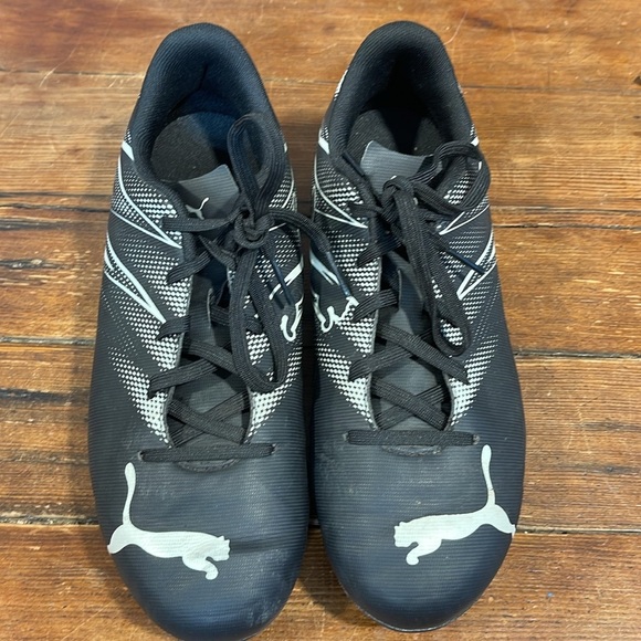 Puma Black and White Soccer Cleats youth 6 - Picture 1 of 7